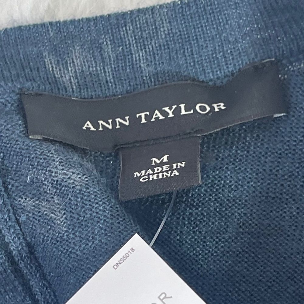 Ann Taylor Deep Blue Merino Wool Blend Back Button Long Sleeve Top Sz M - Picture 5 of 9